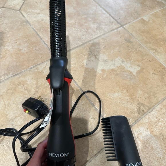 Revlon one step blowout curls - Picture 3 of 4